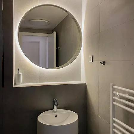 Finna New In Center Of Free Parking Lublaň